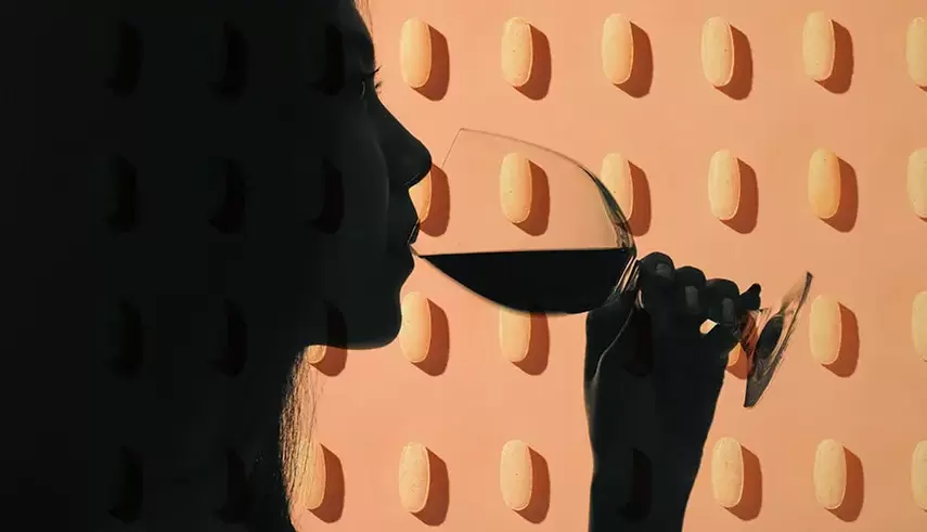 κατανάλωση αλκοόλ και λήψη αντιβιοτικών ταυτόχρονα