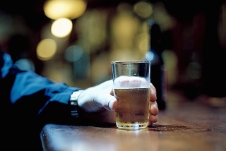 τρόποι να σταματήσετε να πίνετε αλκοόλ μόνοι σας